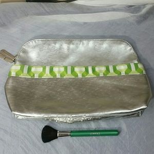 - ❄️ clinique large travel bag w makeup brush cosmetic silver green used